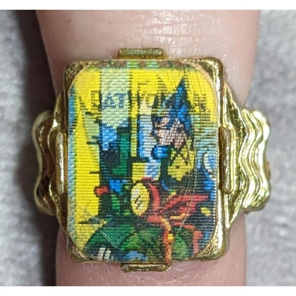 Vintage 60s Batwoman Collectible Lenticular Flicker/Flash Ring - Picture 15 of 16